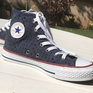 High-top navy blue converse